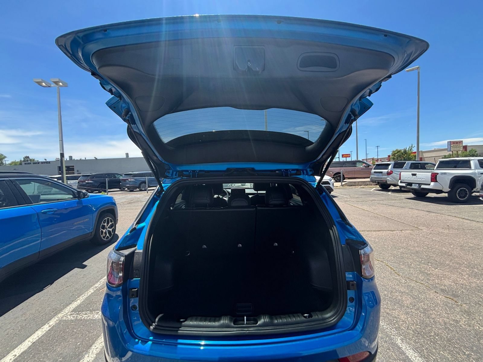 Used 2025 Jeep Compass Trailhawk AWD/4WD image 29