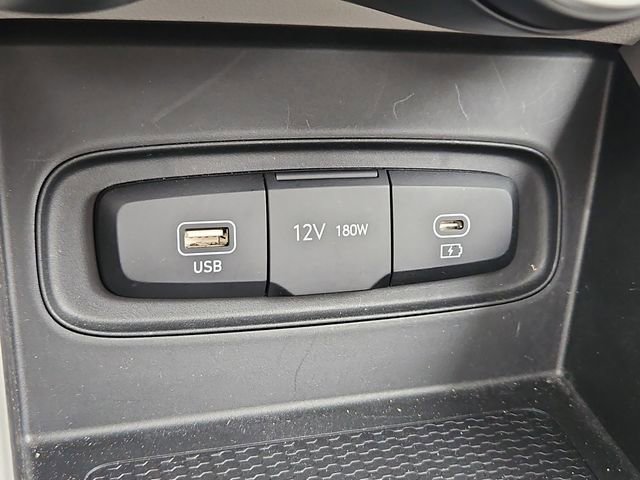 Used 2023 Hyundai Venue SEL image 23