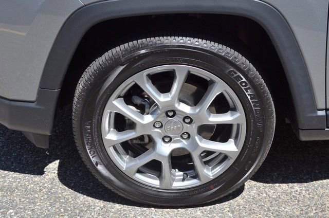 Used 2022 Jeep Compass Latitude w/ Sun and Sound Group AWD/4WD image 13