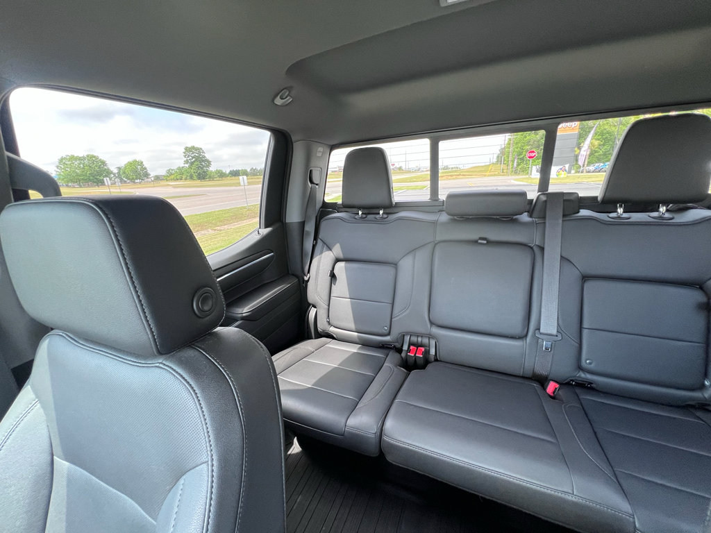 Used 2022 GMC Sierra 1500 SLT AWD/4WD image 30
