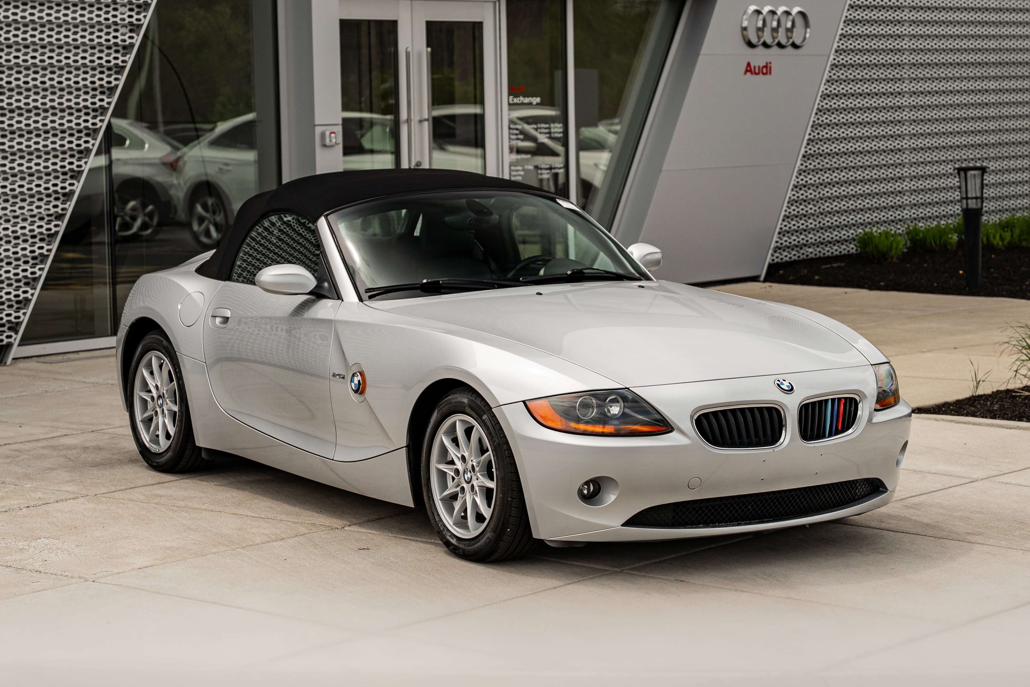 Used 2003 BMW Z4 2.5i RWD image 3