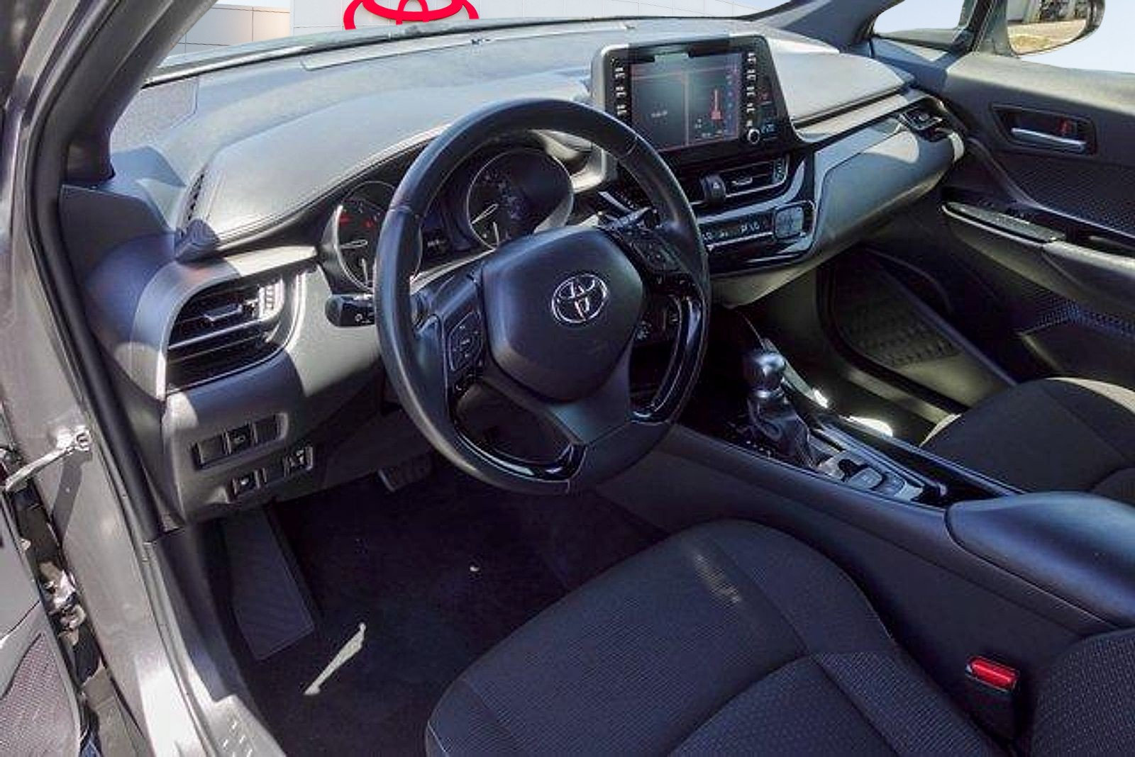 Used 2019 Toyota C-HR XLE FWD image 9