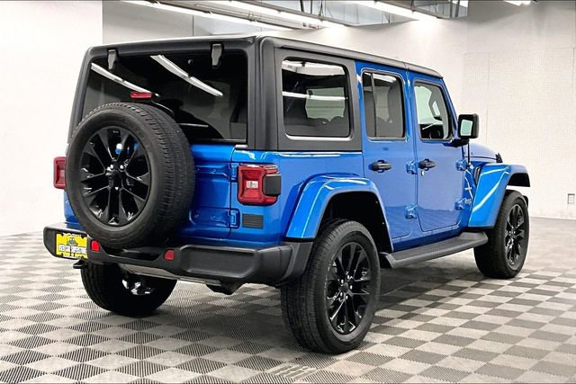 Used 2021 Jeep Wrangler Unlimited Sahara w/ Cold Weather Group image 13