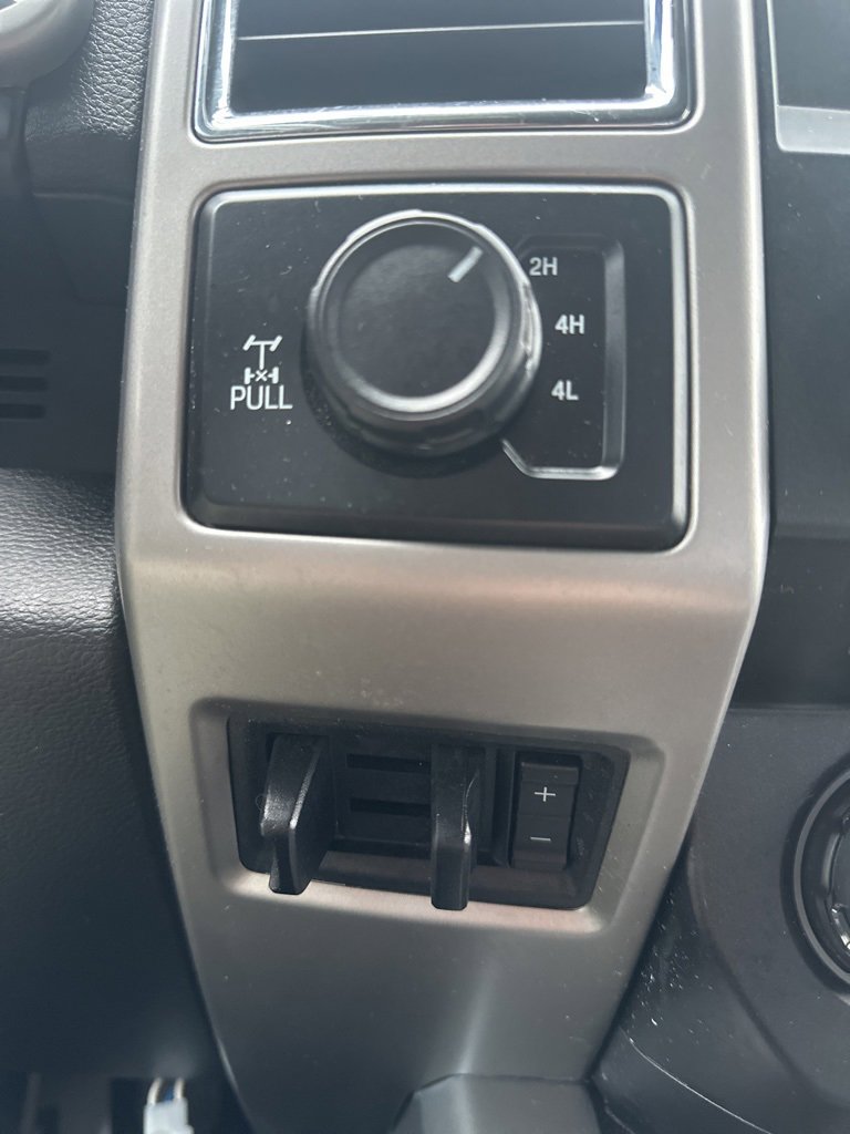 Used 2018 Ford F350 Lariat w/ Chrome Package image 23