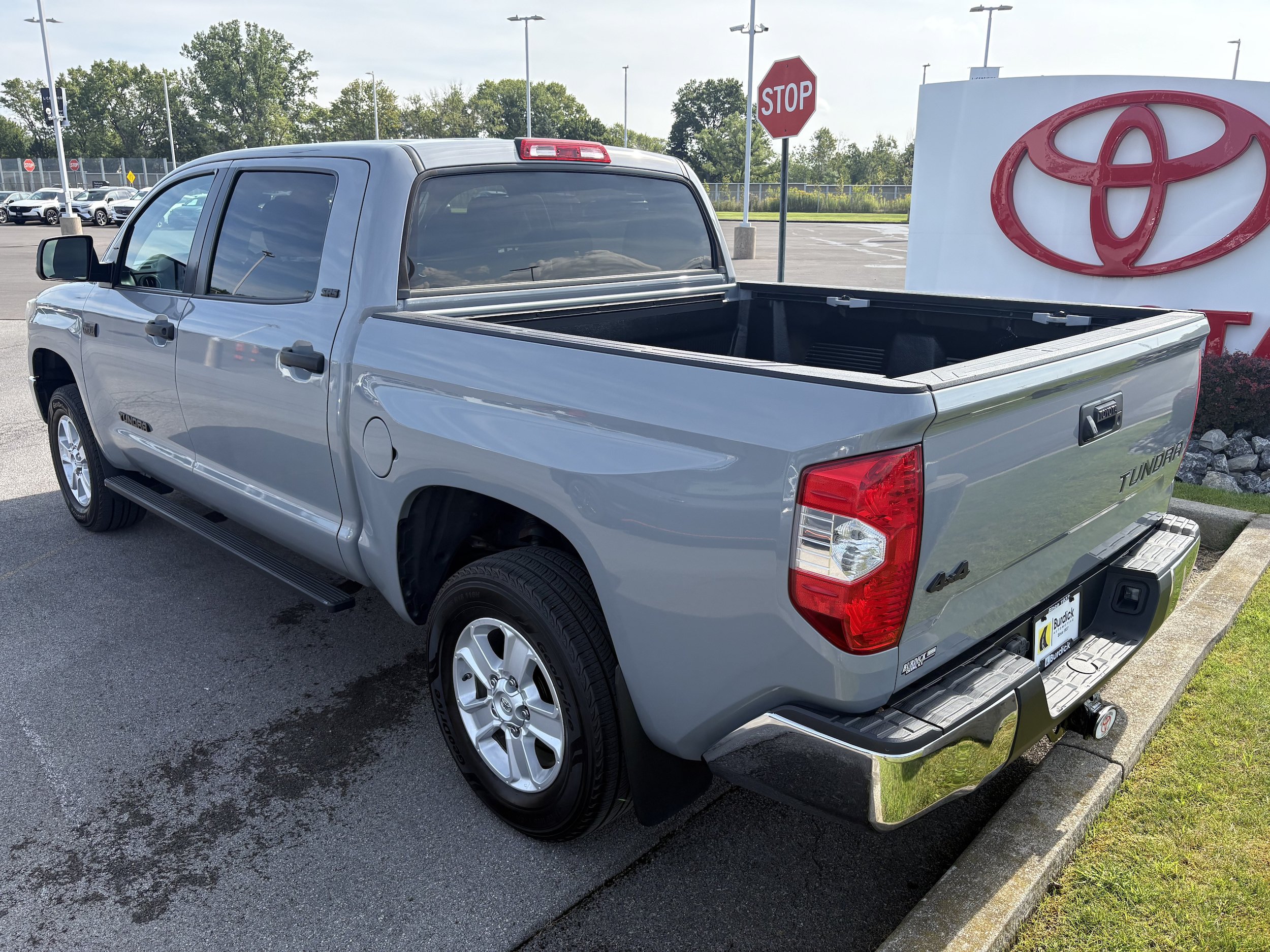 Used 2019 Toyota Tundra SR5 w/ SR5 Upgrade Package AWD/4WD image 6