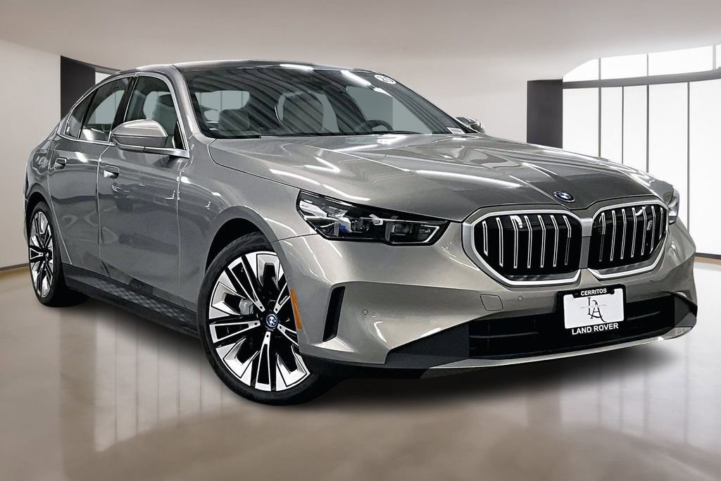 Used 2025 BMW i5 xDrive40 w/ Premium Package image 3