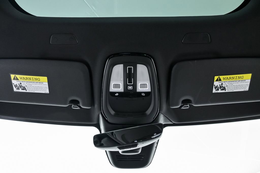 Used 2025 Volvo V60 B5 Cross Country Plus image 19