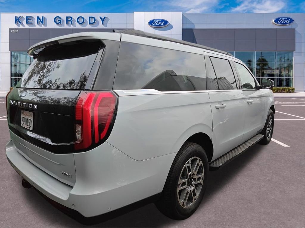Used 2025 Ford Expedition Max Active RWD image 3