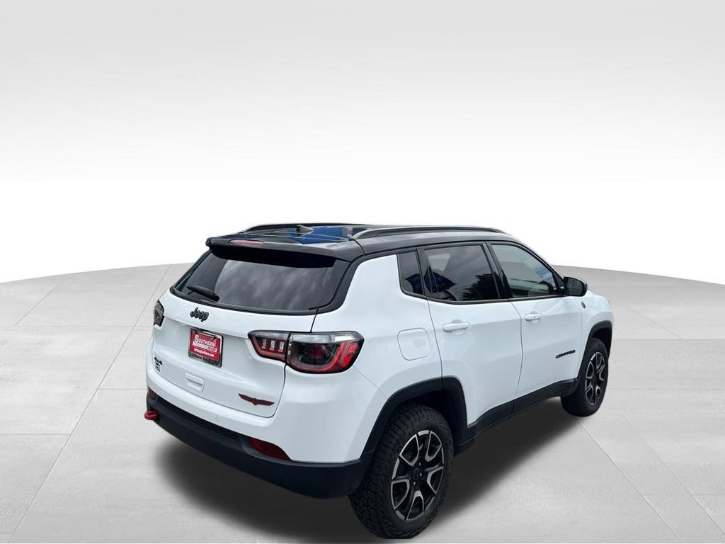 Used 2025 Jeep Compass Trailhawk AWD/4WD image 41