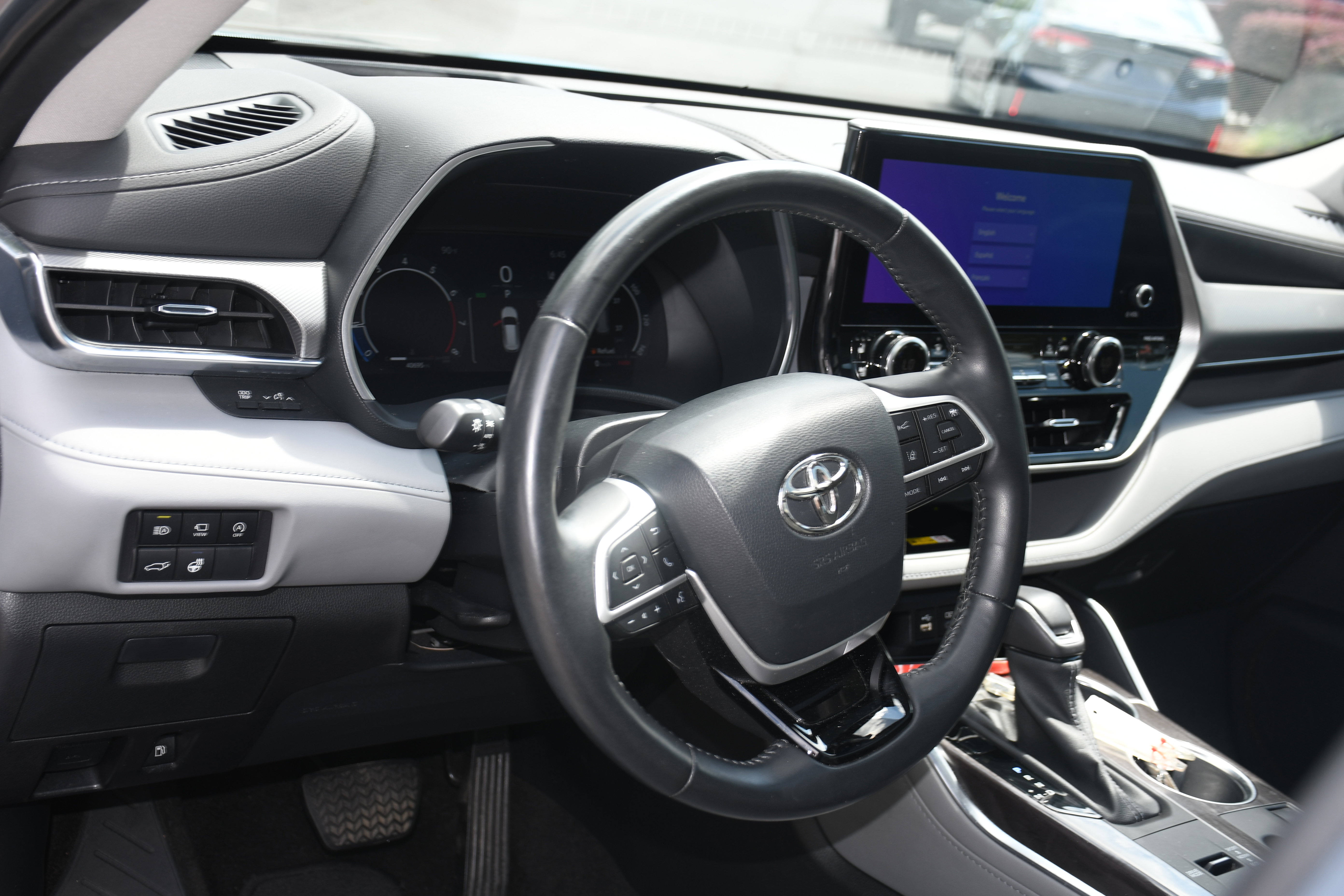 Used 2023 Toyota Highlander Platinum FWD image 9