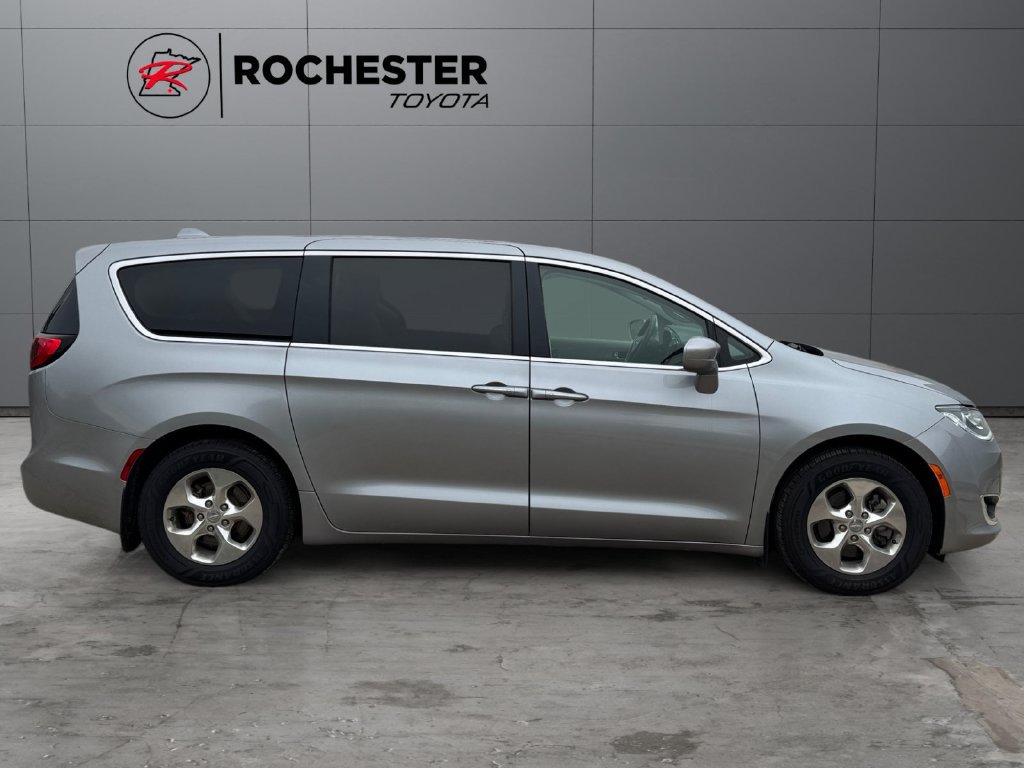 Used 2019 Chrysler Pacifica Touring Plus FWD image 6