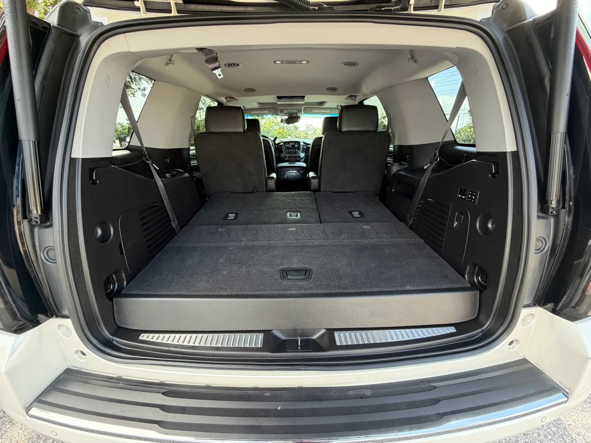 Used 2015 Chevrolet Tahoe LTZ RWD image 19