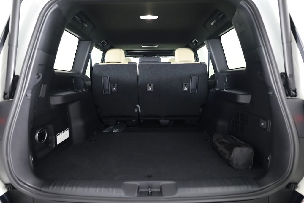 Used 2026 Lexus GX 550 w/ Accessory Package (CT) AWD/4WD image 12