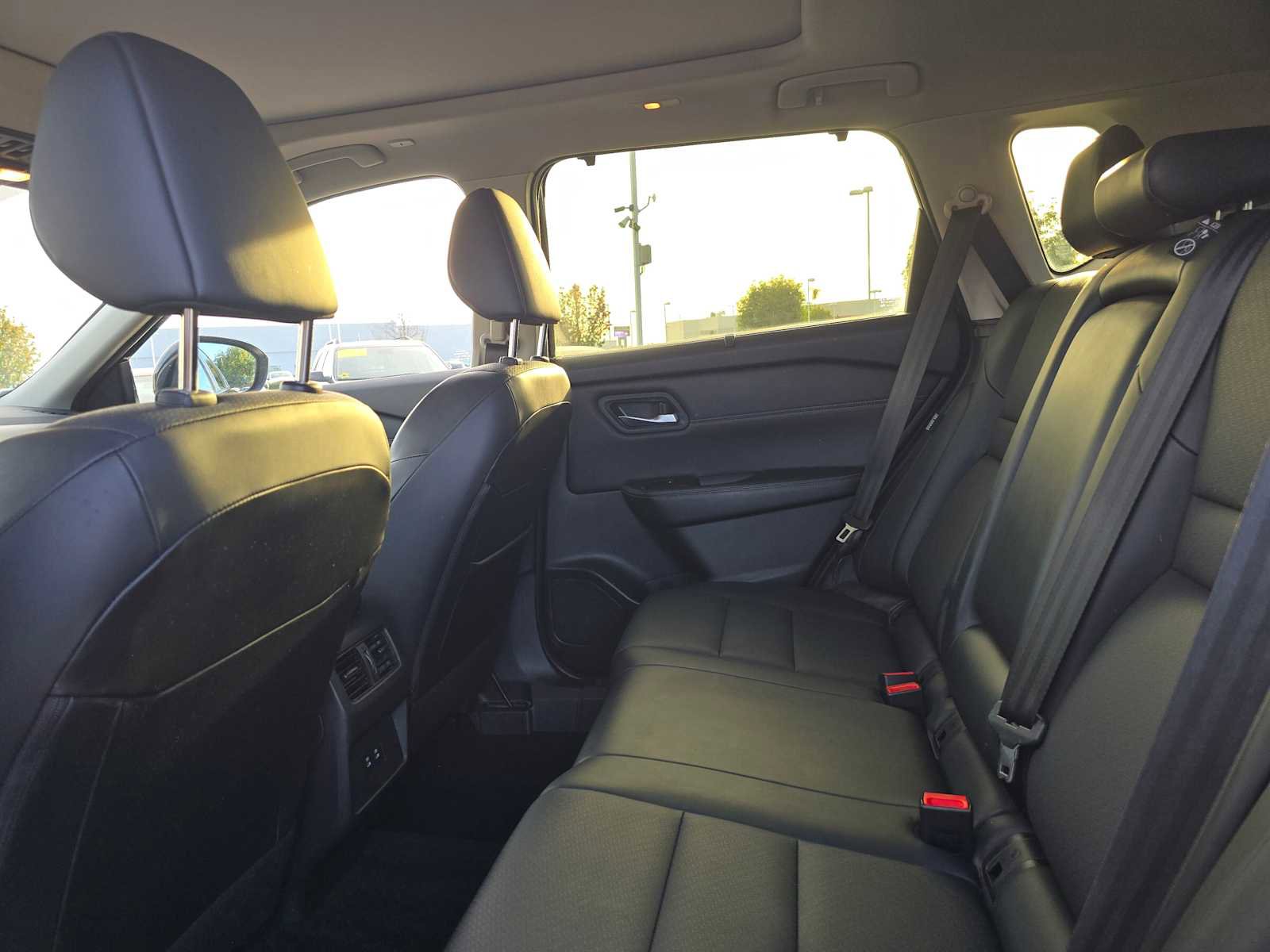 Used 2024 Nissan Rogue SV w/ SV Premium Package image 17