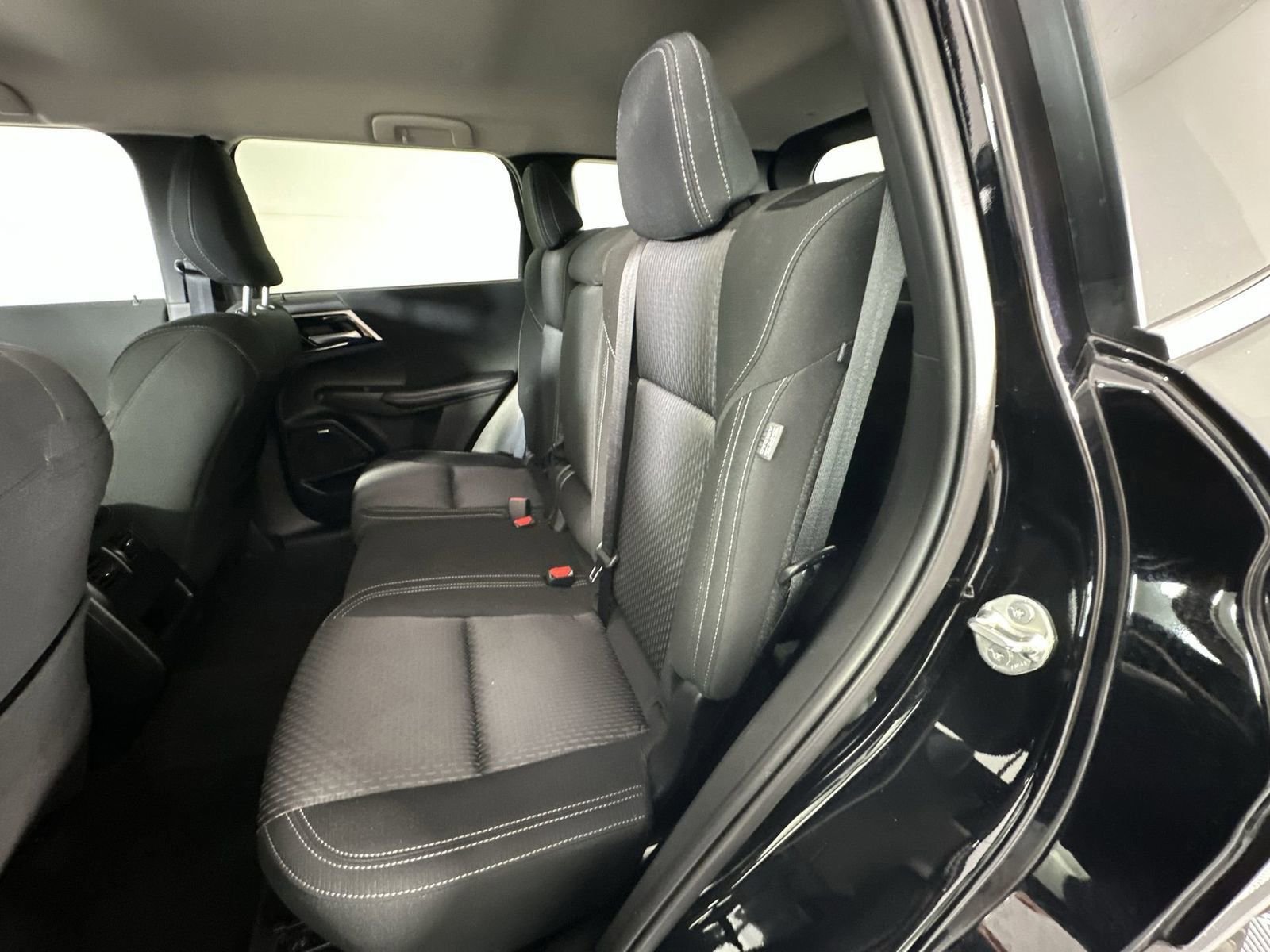 Used 2025 Mitsubishi Outlander ES image 22