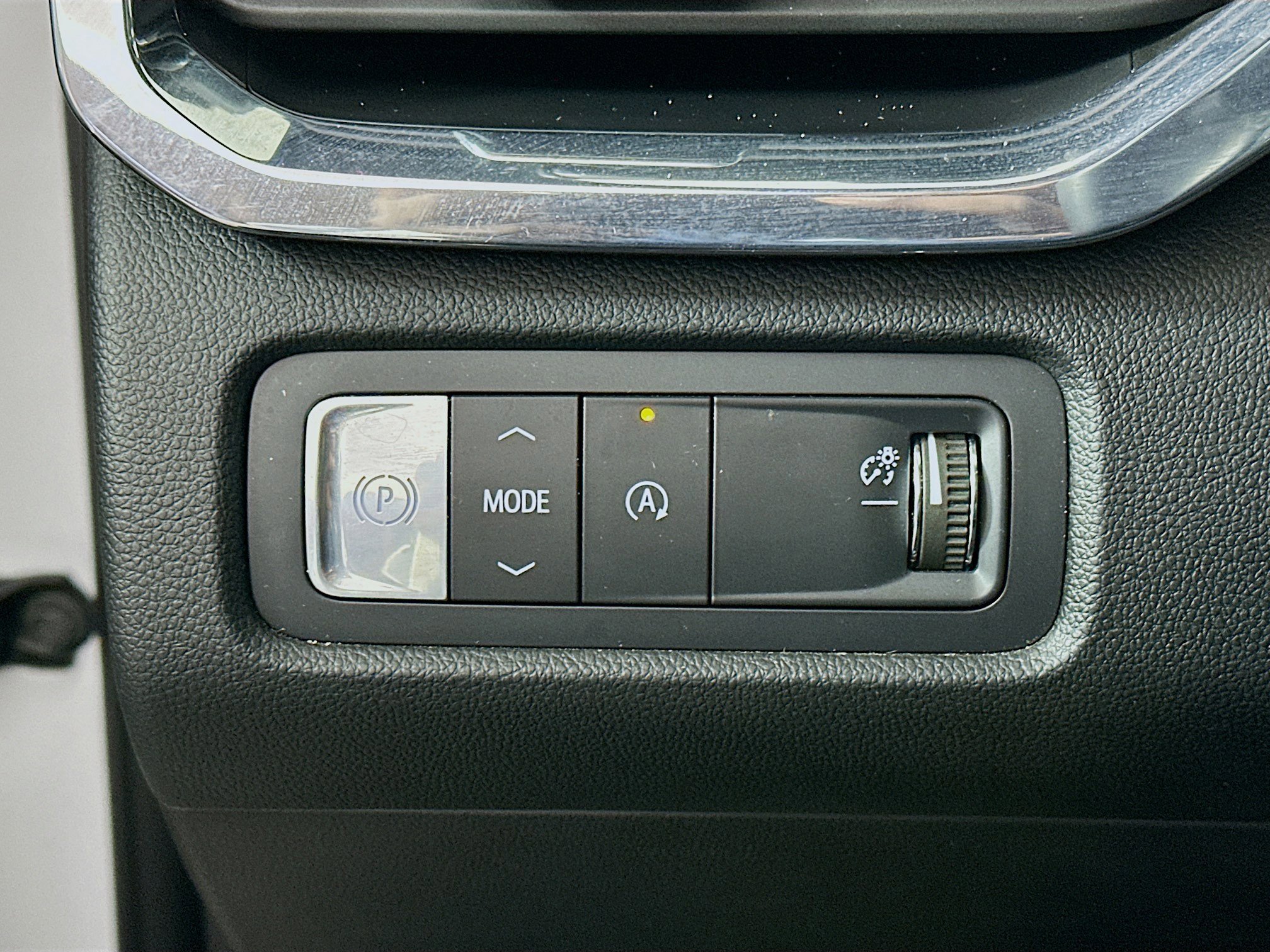 Used 2025 GMC Acadia Elevation image 17