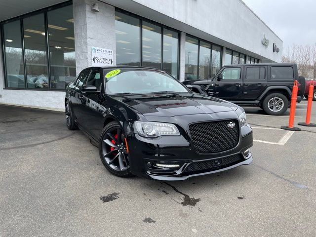 Used 2023 Chrysler 300 C image 3