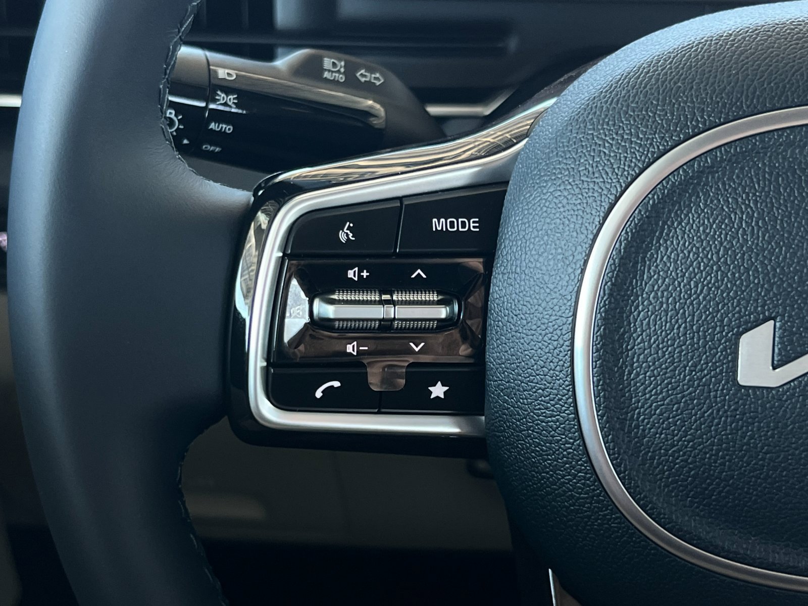 New 2026 Kia Carnival EX image 28