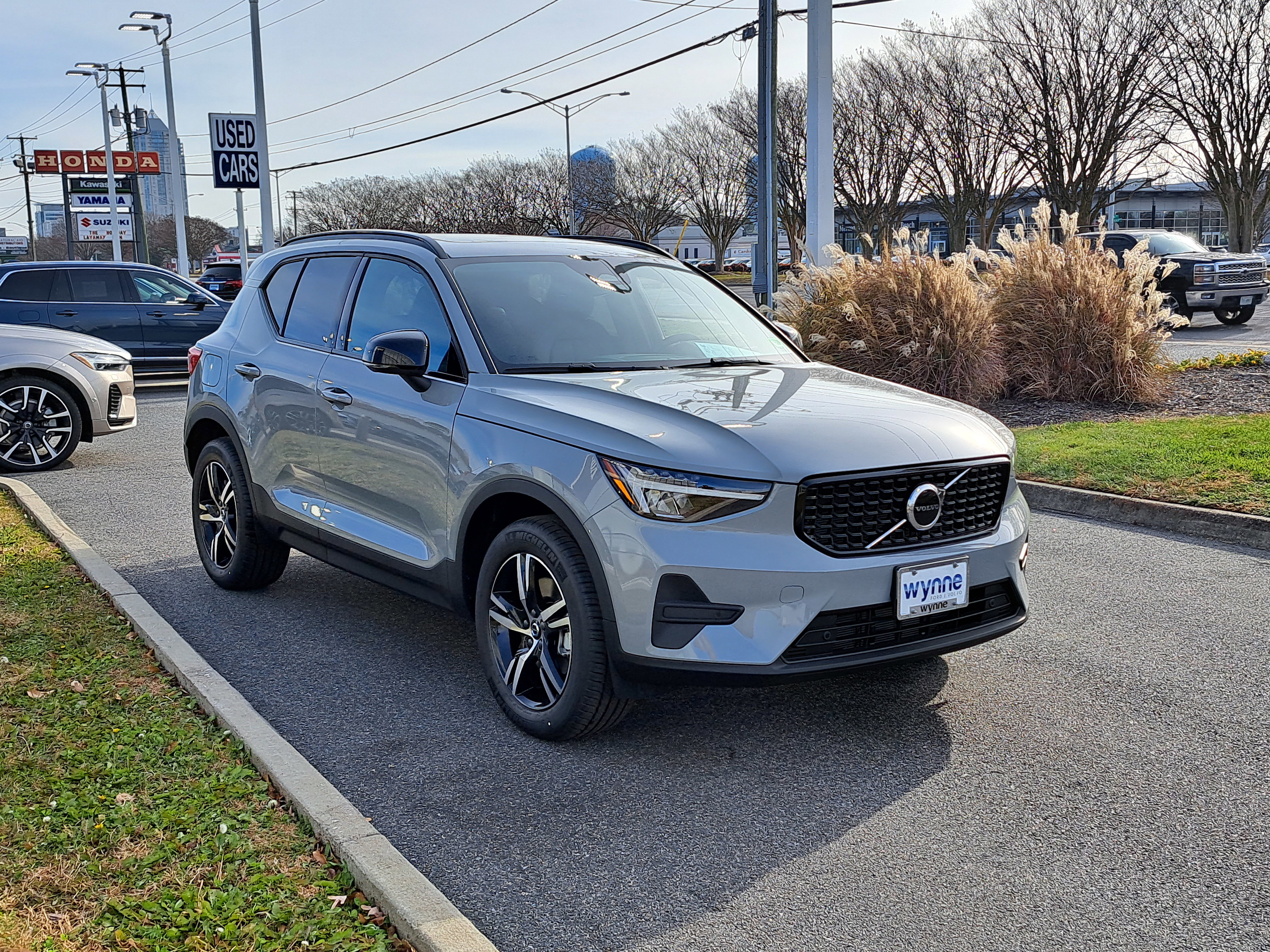 New 2026 Volvo XC40 B5 Core w/ Climate Package image 2