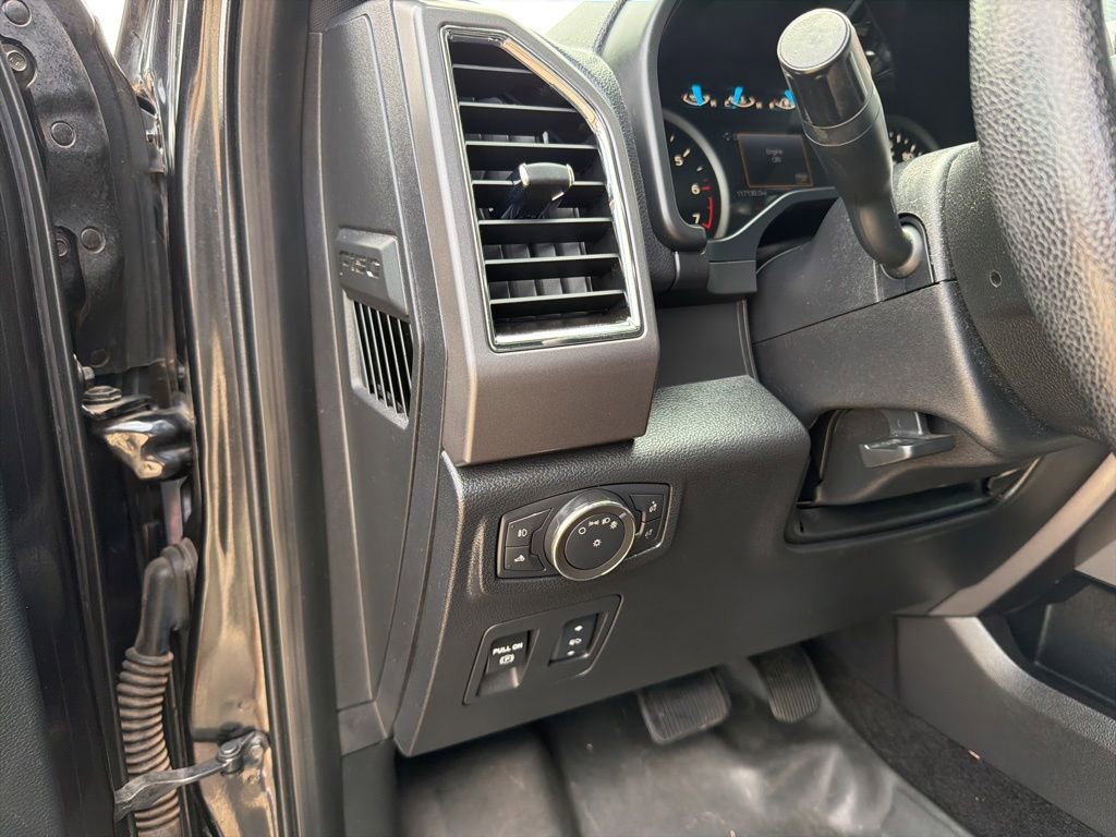 Used 2015 Ford F150 XLT w/ Equipment Group 302A Luxury RWD image 27