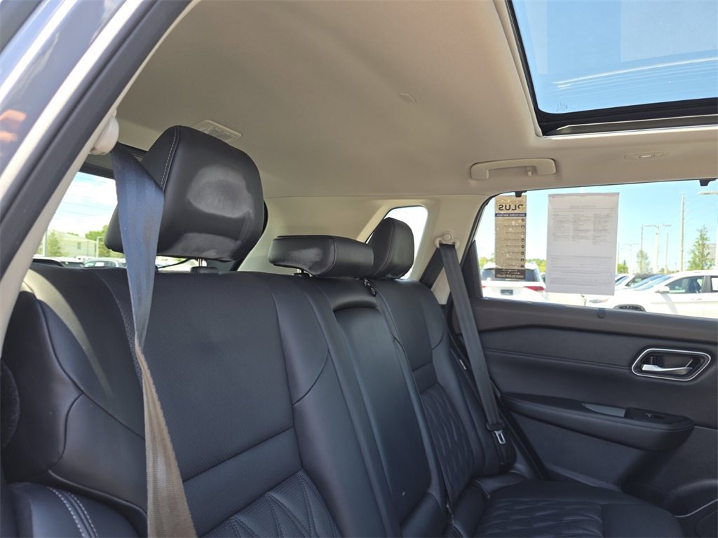 Used 2022 Nissan Rogue Platinum w/ Head-Up Display Package image 14