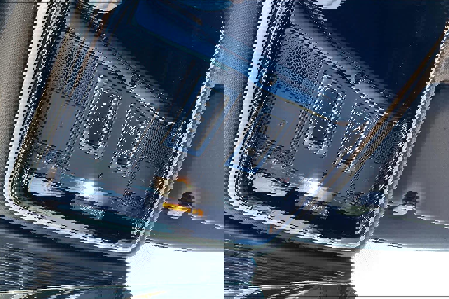 New 2026 Land Rover Range Rover Velar Dynamic SE image 22