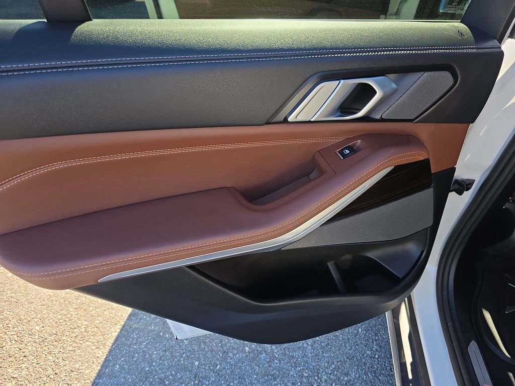 Used 2025 BMW X5 xDrive50e w/ Premium Package image 17