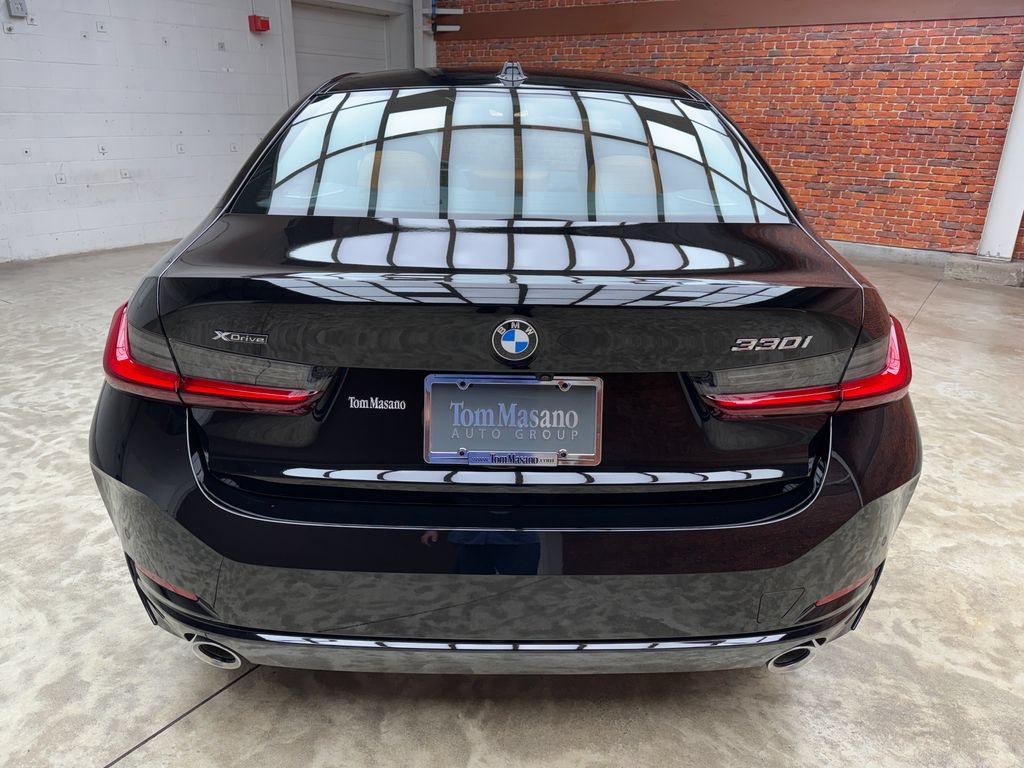 Certified 2025 BMW 330i xDrive Sedan w/ Premium Package AWD/4WD image 4