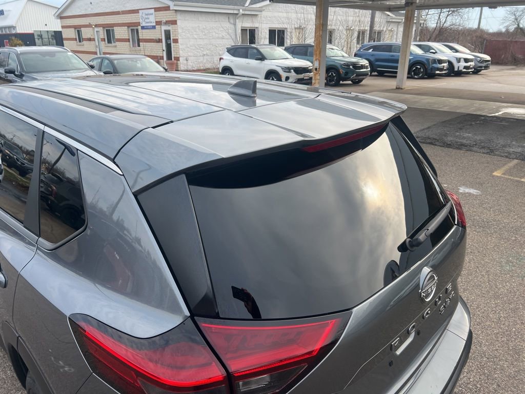 Used 2024 Nissan Rogue SV image 35