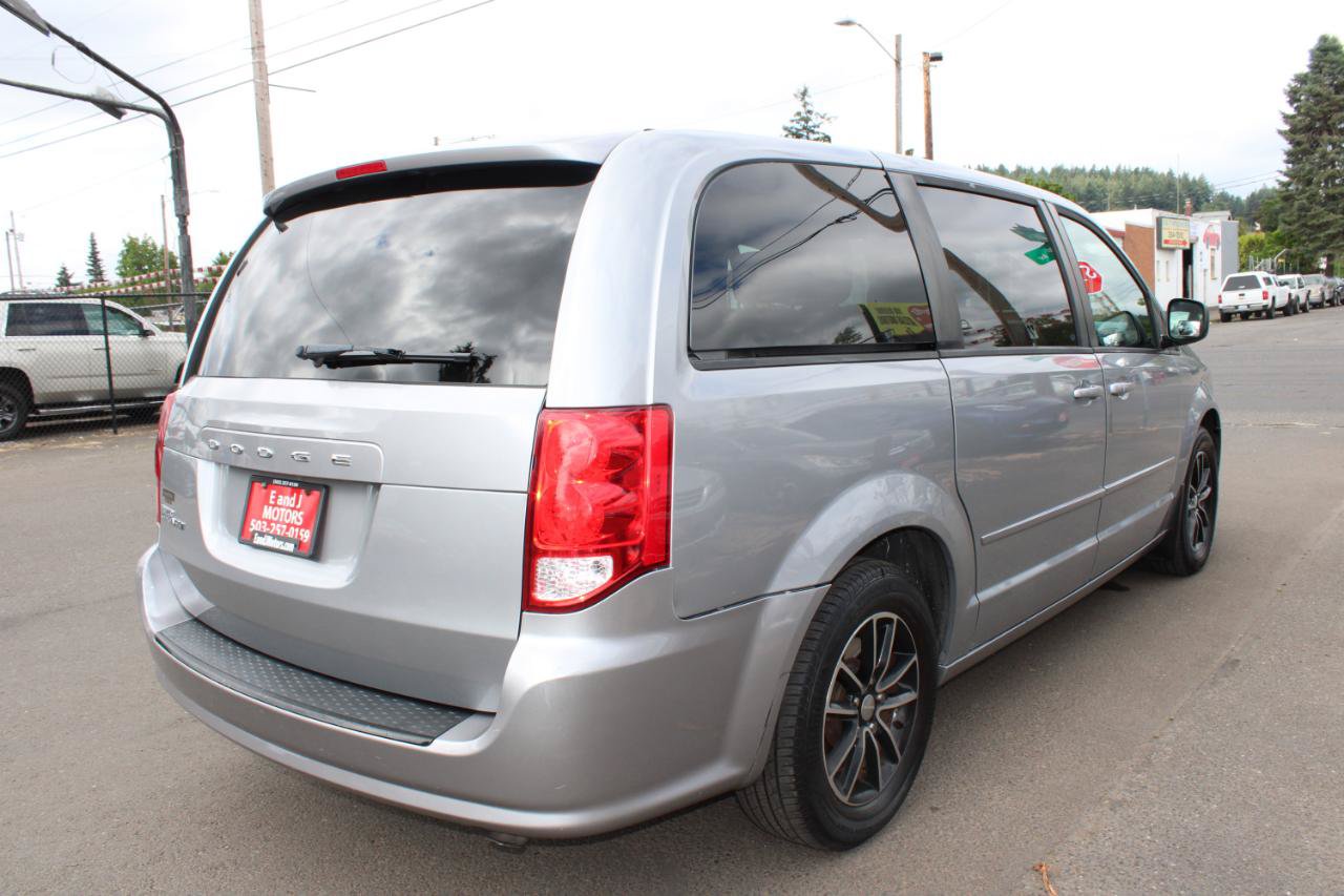 Used 2015 Dodge Grand Caravan SE w/ Quick Order Package 29E SE FWD image 6