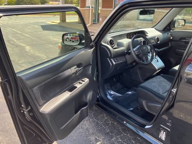 Used 2012 Scion xB FWD image 9