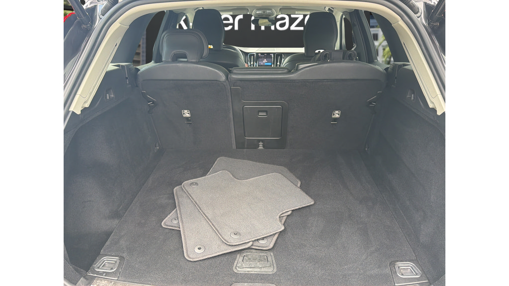 Used 2024 Volvo XC60 B5 Plus AWD/4WD image 15