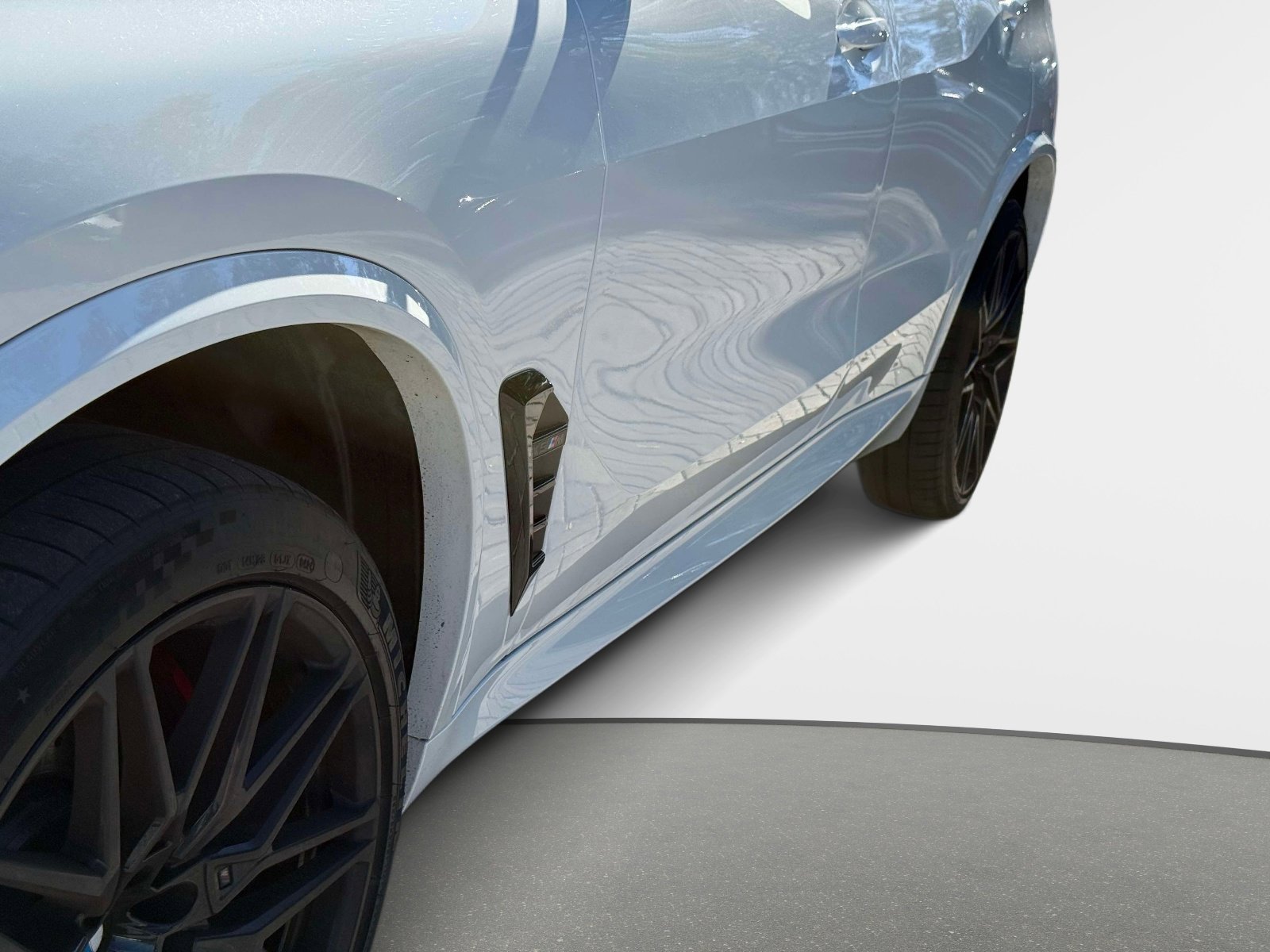 Used 2025 BMW X5 M Competition w/ Executive Package image 11