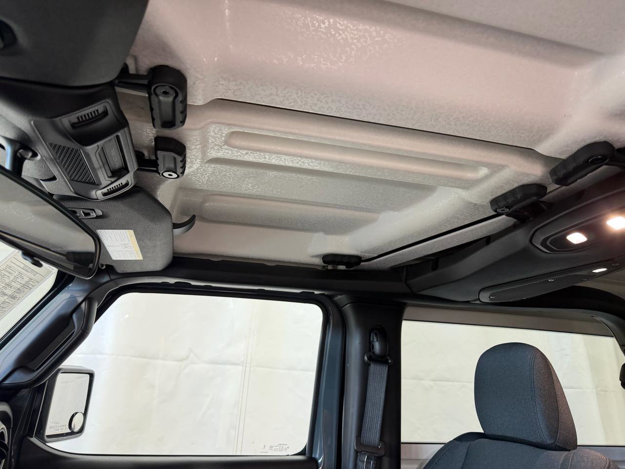 Used 2025 Jeep Wrangler Sport AWD/4WD image 21