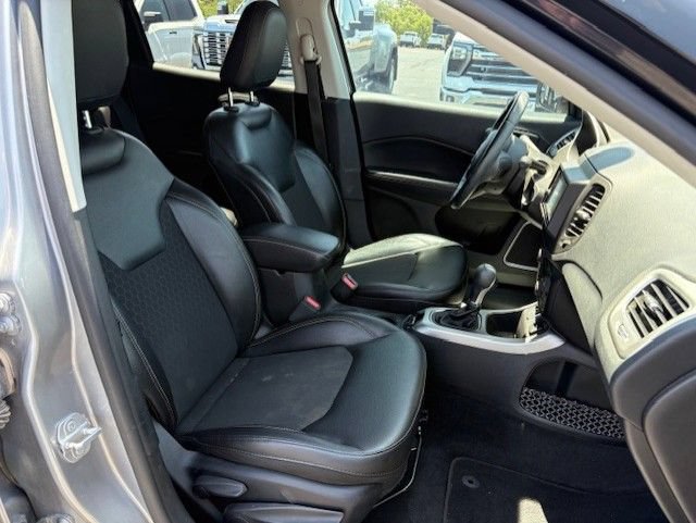 Used 2018 Jeep Compass Latitude w/ Popular Equipment Group FWD image 17