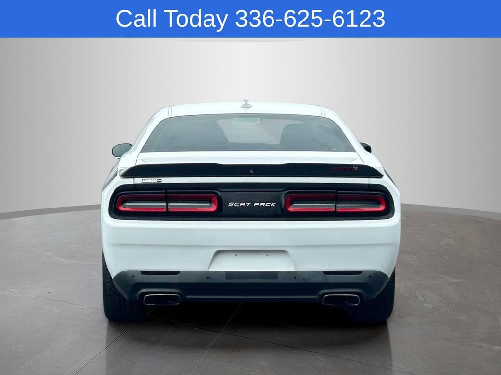 Used 2016 Dodge Challenger R/T Scat Pack w/ Leather Interior Group RWD image 4