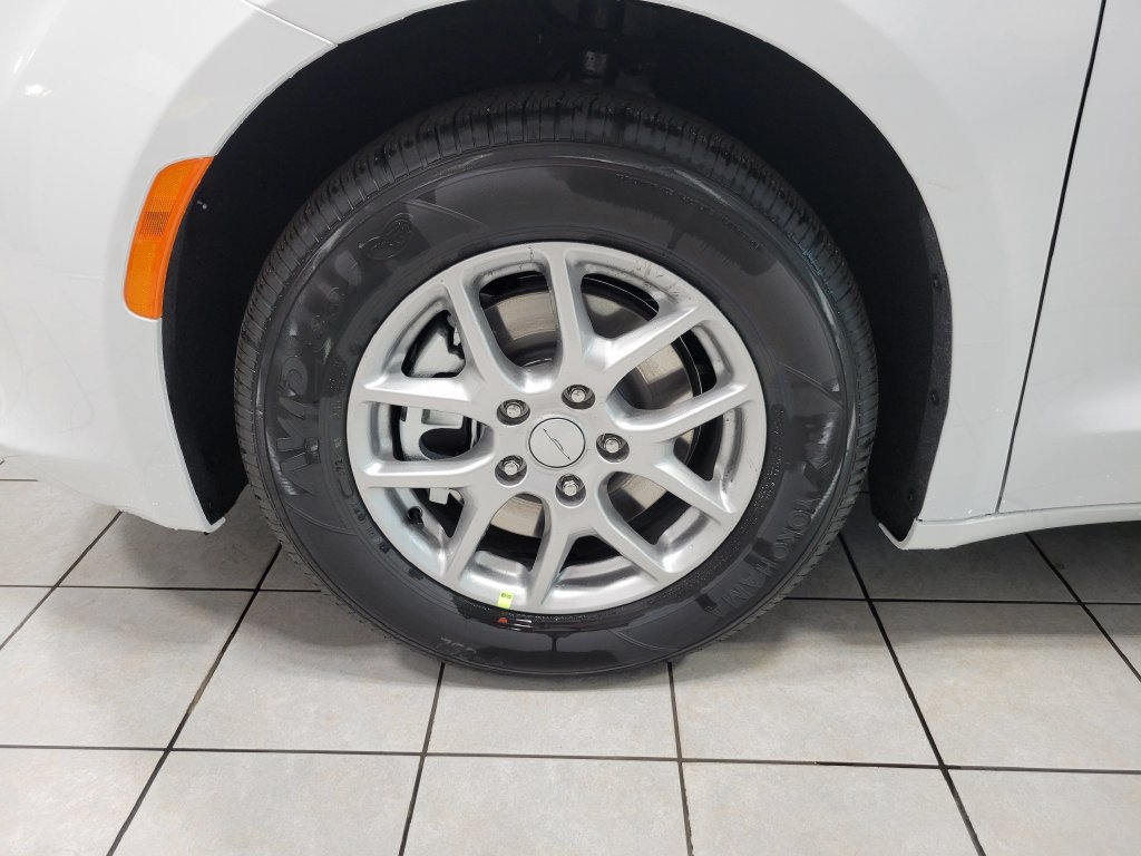 New 2027 Chrysler Pacifica Select AWD/4WD image 31