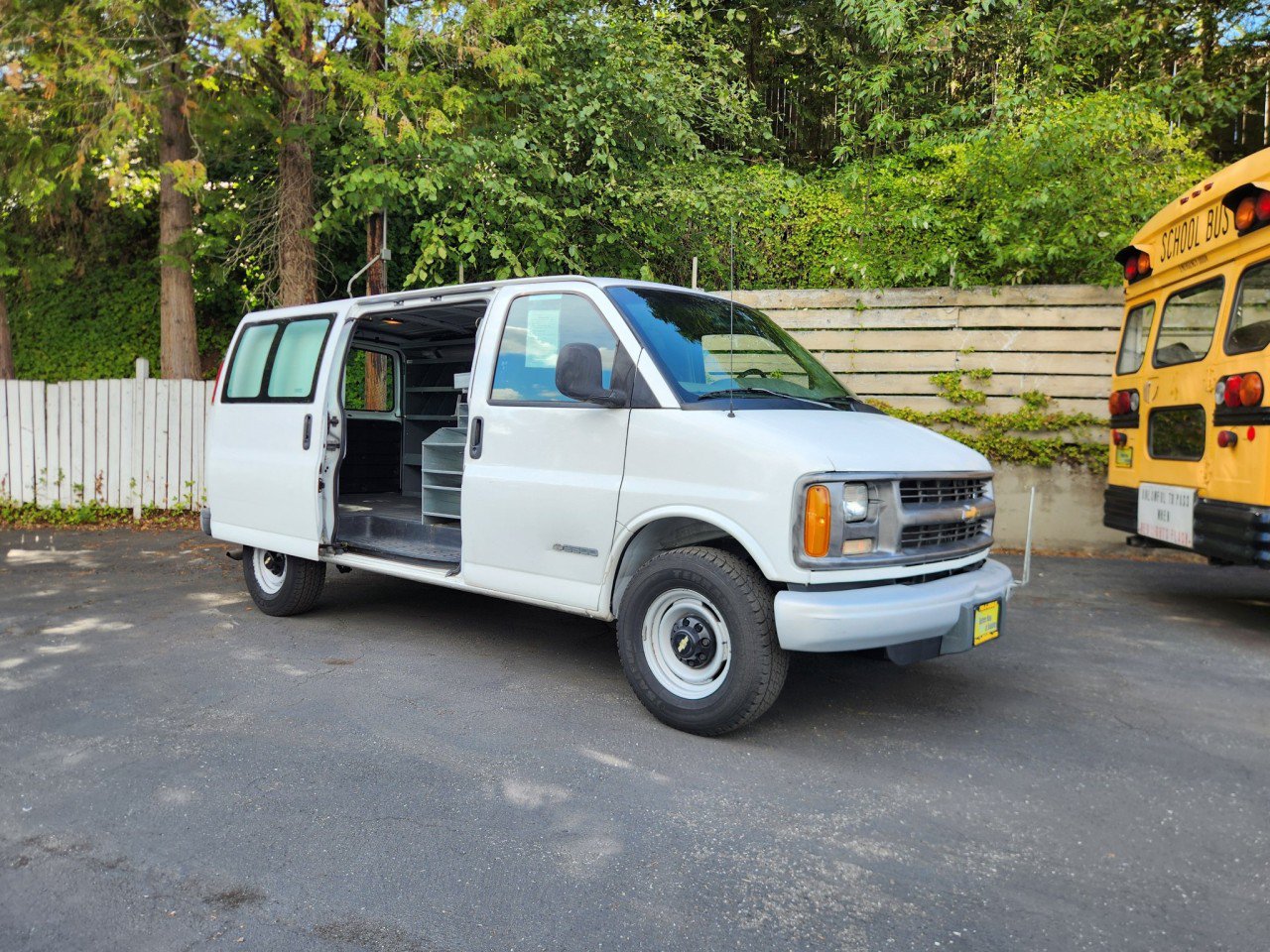 Used 2001 Chevrolet Express 3500 RWD image 16