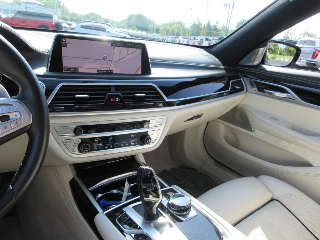 Used 2020 BMW 745e xDrive AWD/4WD image 29
