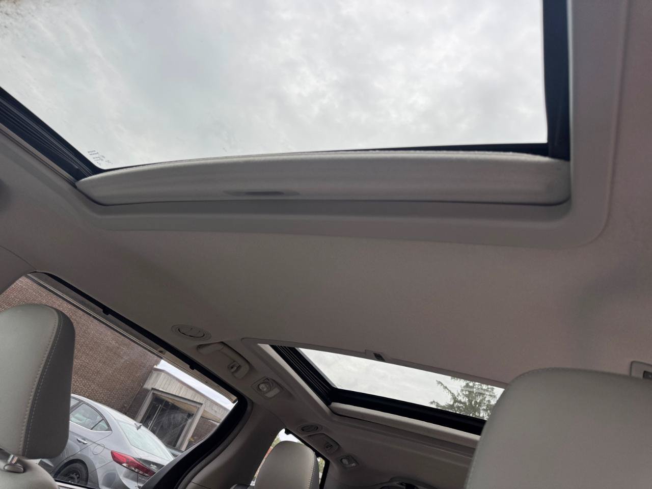 Used 2014 Toyota Sienna Limited w/ Limited Convenience Package FWD image 22