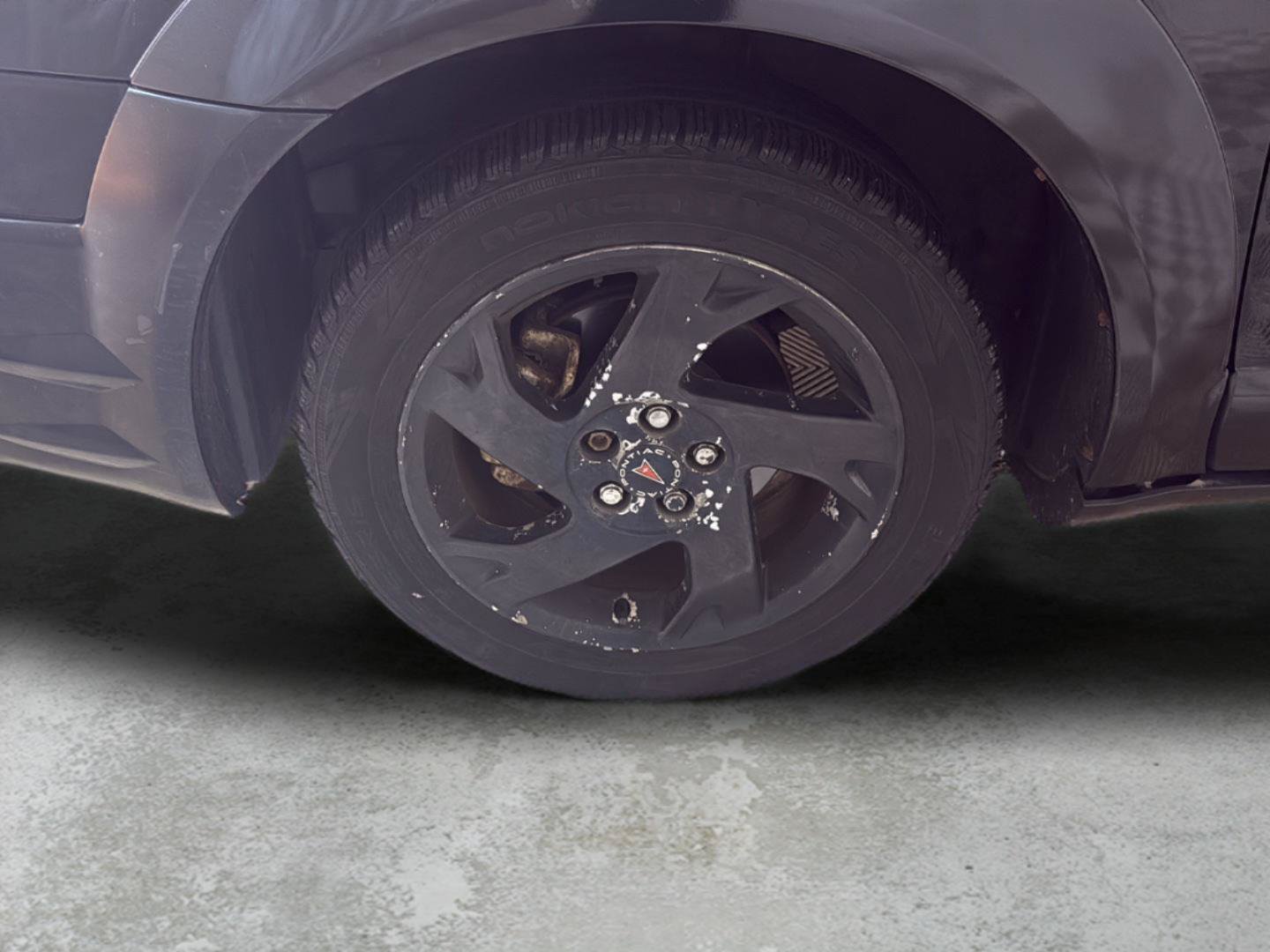 Used 2004 Pontiac Vibe w/ Moon And Tunes Value Package FWD image 2