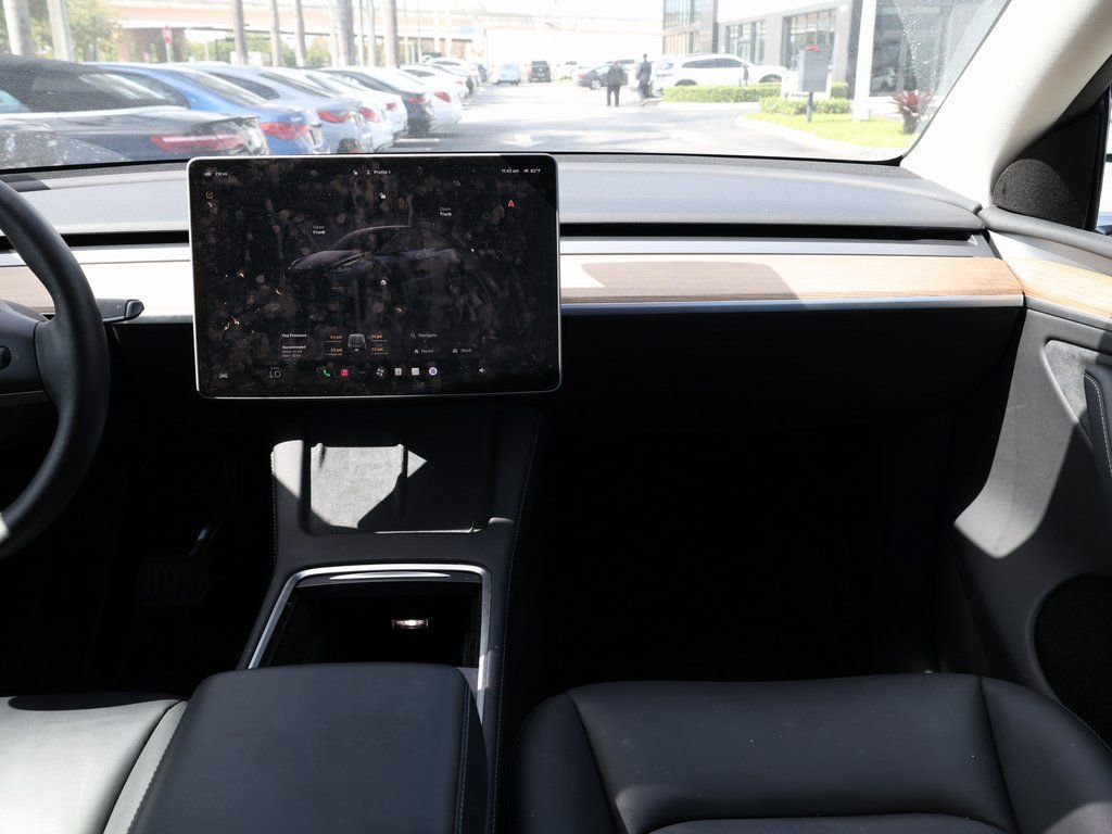 Used 2025 Tesla Model Y Long Range image 27