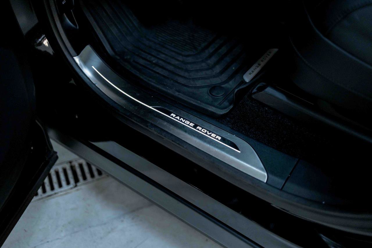 Used 2025 Land Rover Range Rover SE image 40