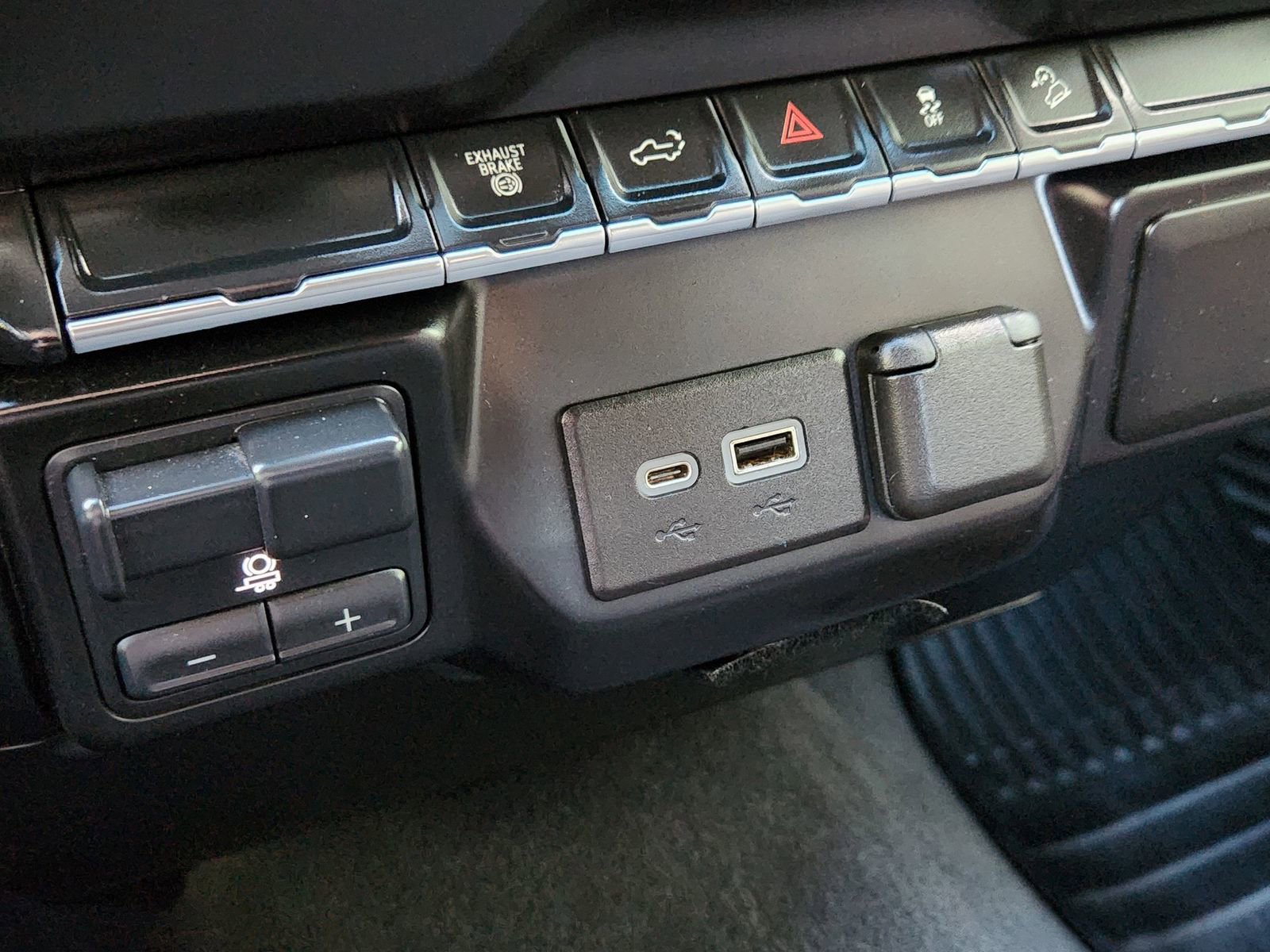 Used 2021 Chevrolet Silverado 2500 LT w/ Z71 Off-Road Package AWD/4WD image 20