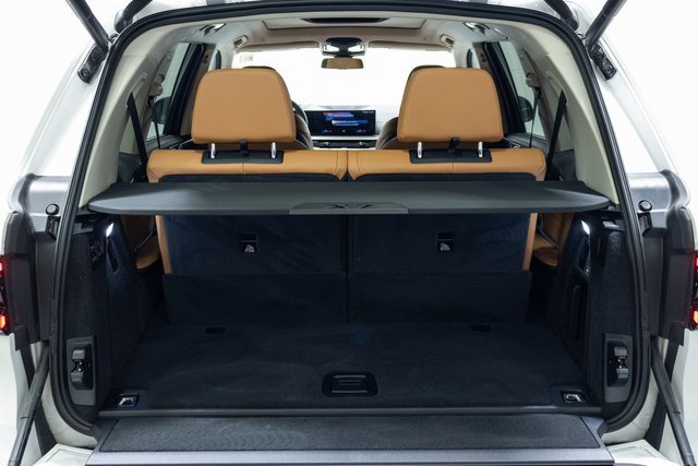 Certified 2023 BMW X7 xDrive40i w/ Premium Package image 8