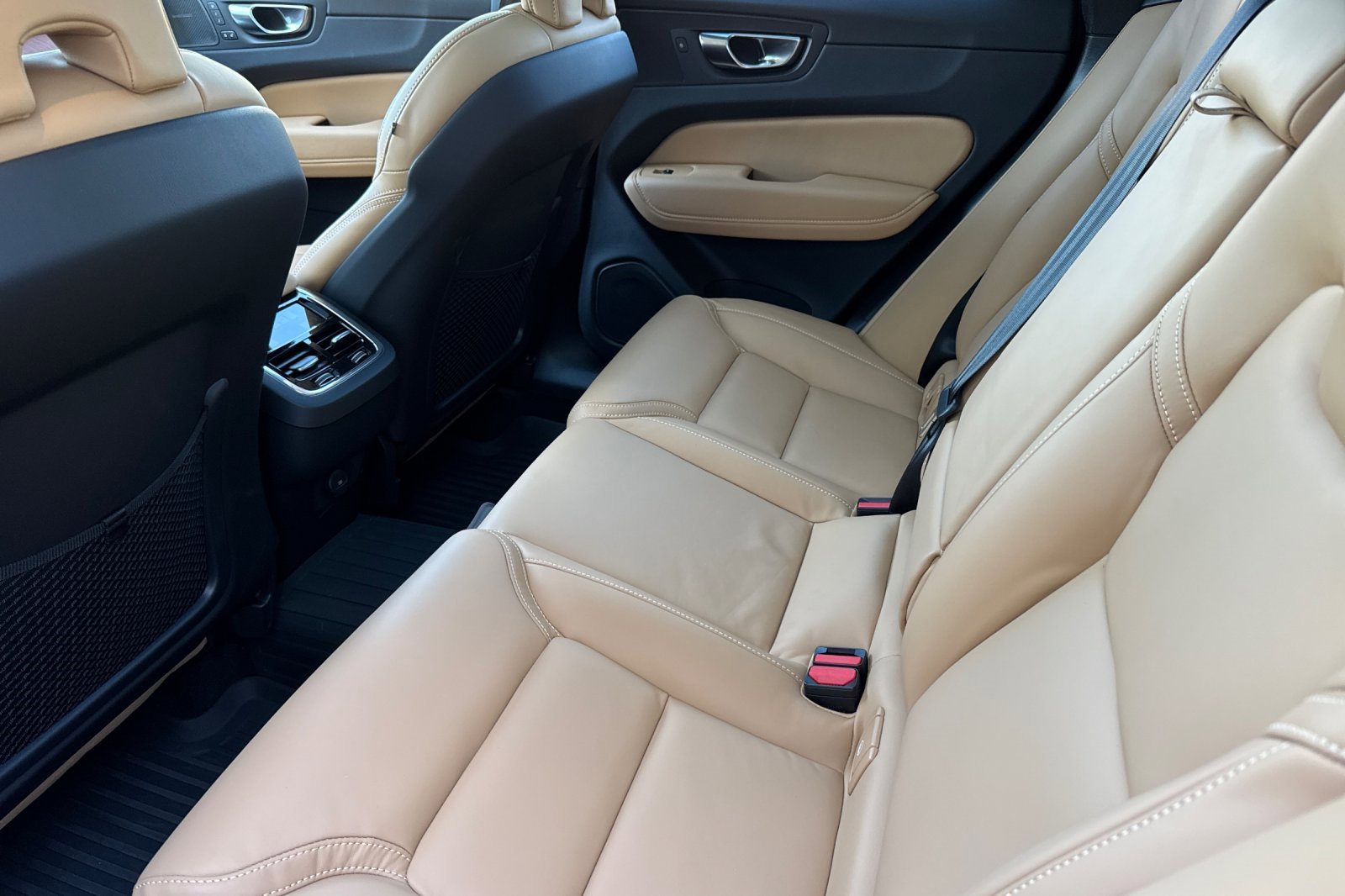 New 2025 Volvo XC60 B5 Ultra w/ Protection Package Premier image 11