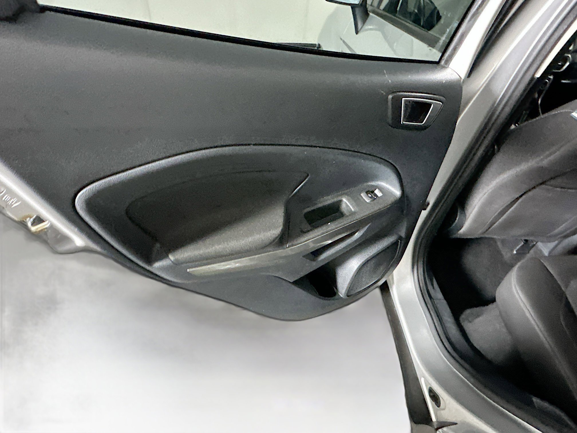 Used 2018 Ford EcoSport SE w/ SE Convenience Package image 26