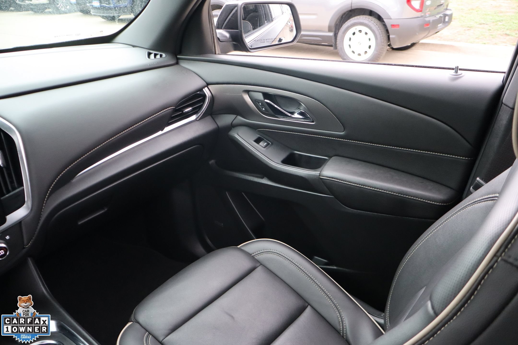 Used 2023 Chevrolet Traverse Premier FWD image 24