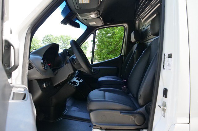 Used 2025 Mercedes-Benz Sprinter 2500 image 16