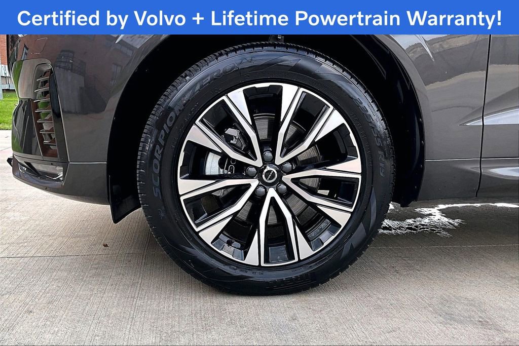 Used 2025 Volvo XC60 B5 Core image 12